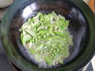 毛豆炒丝瓜的做法步骤：5