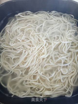 西红柿鸡蛋炒面的做法步骤：1