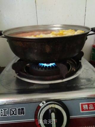 胡萝卜玉米排骨汤的做法步骤：8