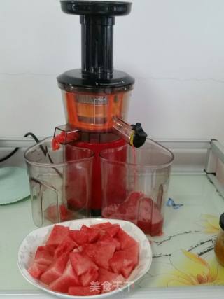 鲜榨西瓜汁的做法步骤：3