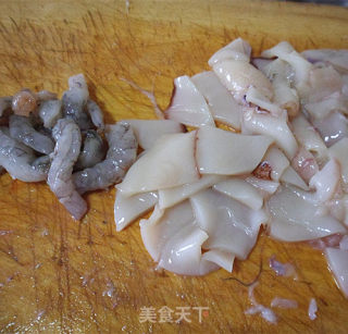 辣椒炒双鲜的做法步骤：2