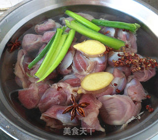 蒜辣拌鸡胗的做法步骤：2