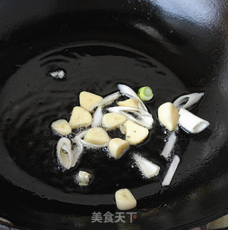 蒜瓣烧嫩南瓜的做法步骤：3