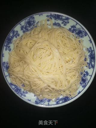 菌菇香肠炒面的做法步骤：3