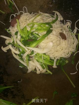 菌菇香肠炒面的做法步骤：7