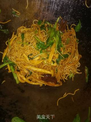 菌菇香肠炒面的做法步骤：8
