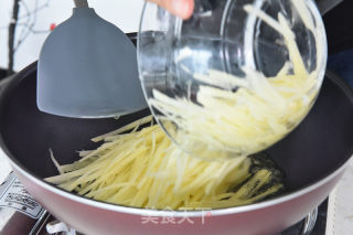 泡椒土豆丝的做法步骤：4