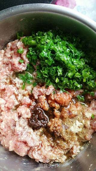 猪肉韭菜白菜馅饺子的做法步骤：4