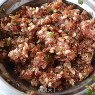 蚝油肉馅酿尖椒的做法步骤：3