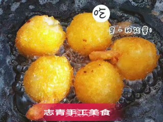 外酥里嫩的凤尾虾球(果语版)的做法步骤：8