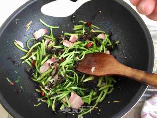 茼子杆炒风肉的做法步骤：13
