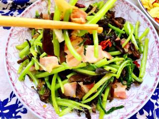 茼子杆炒风肉的做法步骤：19