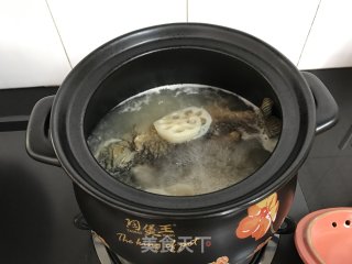 #一碗好汤#鲫鱼莲藕汤的做法步骤：8