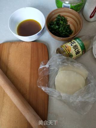 椒香葱油千层饼的做法步骤：1