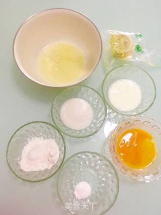 六寸戚风蛋糕的做法步骤：1