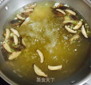 油菜香菇热汤面的做法步骤：6