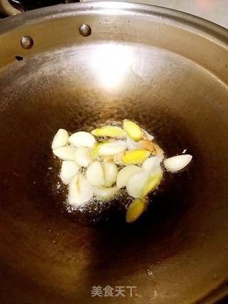 舌辣辣田螺的做法步骤：2