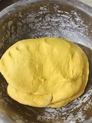 南瓜饺子的做法步骤：2