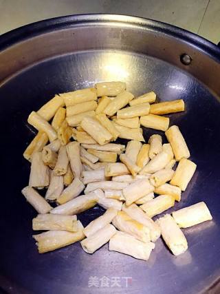 蒜香豆筋的做法步骤：2