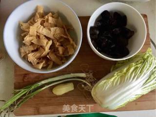 娃娃菜木耳咸肉汤的做法步骤：4