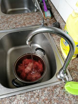 羊蝎子火锅的做法步骤：1