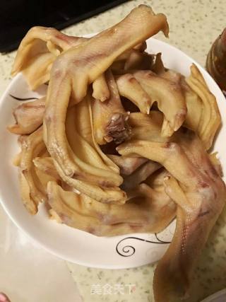 五香辣鸭爪的做法步骤：2
