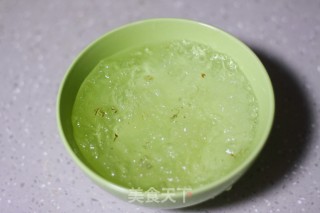 桃胶皂角米雪燕银耳百合羹的做法步骤：2