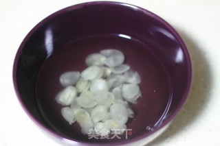 桃胶皂角米雪燕银耳百合羹的做法步骤：3