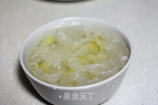 桃胶皂角米雪燕银耳百合羹的做法步骤：6