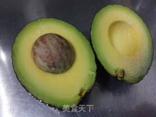 一果两吃之牛油果的做法步骤：2