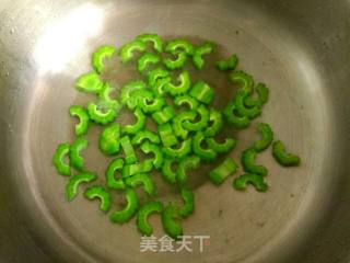 苦瓜鸡蛋饼的做法步骤：3