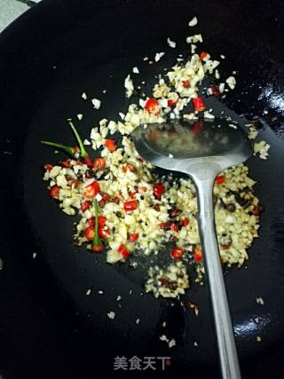 自创蒜香酸辣鸡爪的做法步骤：6