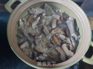 香菇焖鹅翅膀的做法步骤：5