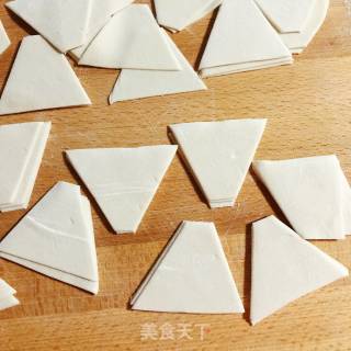 酸汤鲜鱼馄饨的做法步骤：10