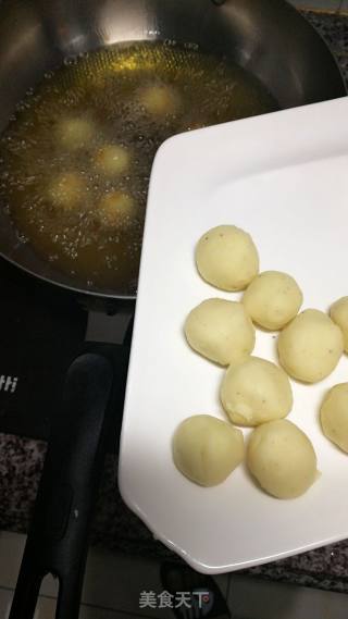 土豆泥丸子的做法步骤：3