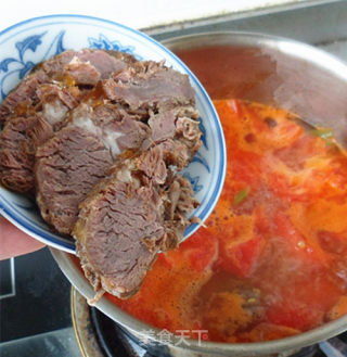 西红柿熟牛肉汤的做法步骤：7