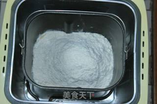 肉松沙拉排包的做法步骤：1
