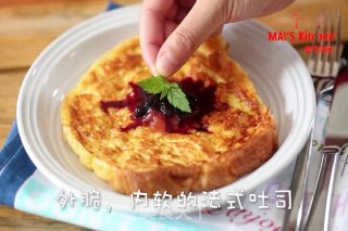 简单好风味系列-莓果法式吐司的做法步骤：13