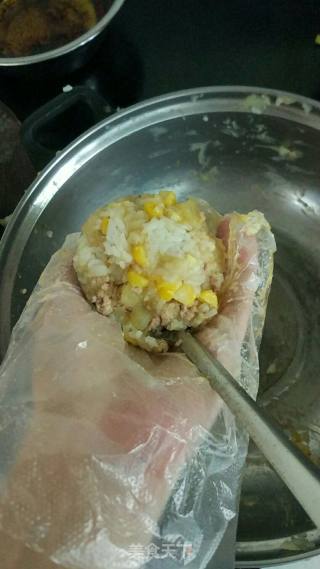 香炸土豆玉米肉末饼的做法步骤：2