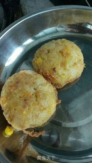 香炸土豆玉米肉末饼的做法步骤：4