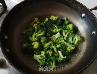 西兰花培根卷的做法步骤：3