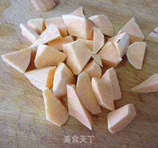 红薯枣粥的做法步骤：2