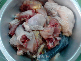 松露炖鸡的做法步骤：2