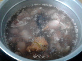 松露炖鸡的做法步骤：3