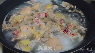 香菇炖鸡的做法步骤：3