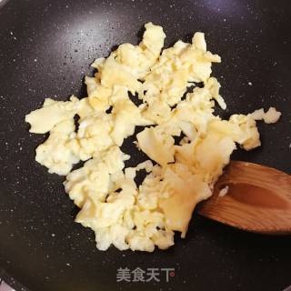 鲜蘑角瓜炒蛋的做法步骤：4