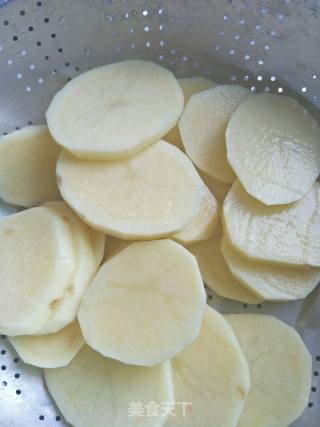 干锅土豆的做法步骤：1