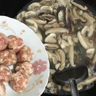 蘑菇肉圆汤的做法步骤：10