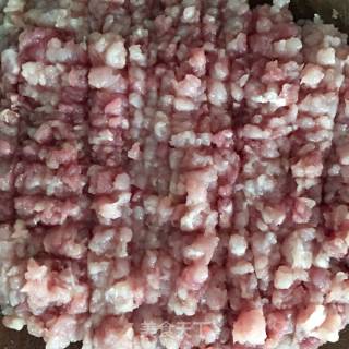 包饺子（猪肉油渣韭菜饺）的做法步骤：2