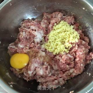 包饺子（猪肉油渣韭菜饺）的做法步骤：3